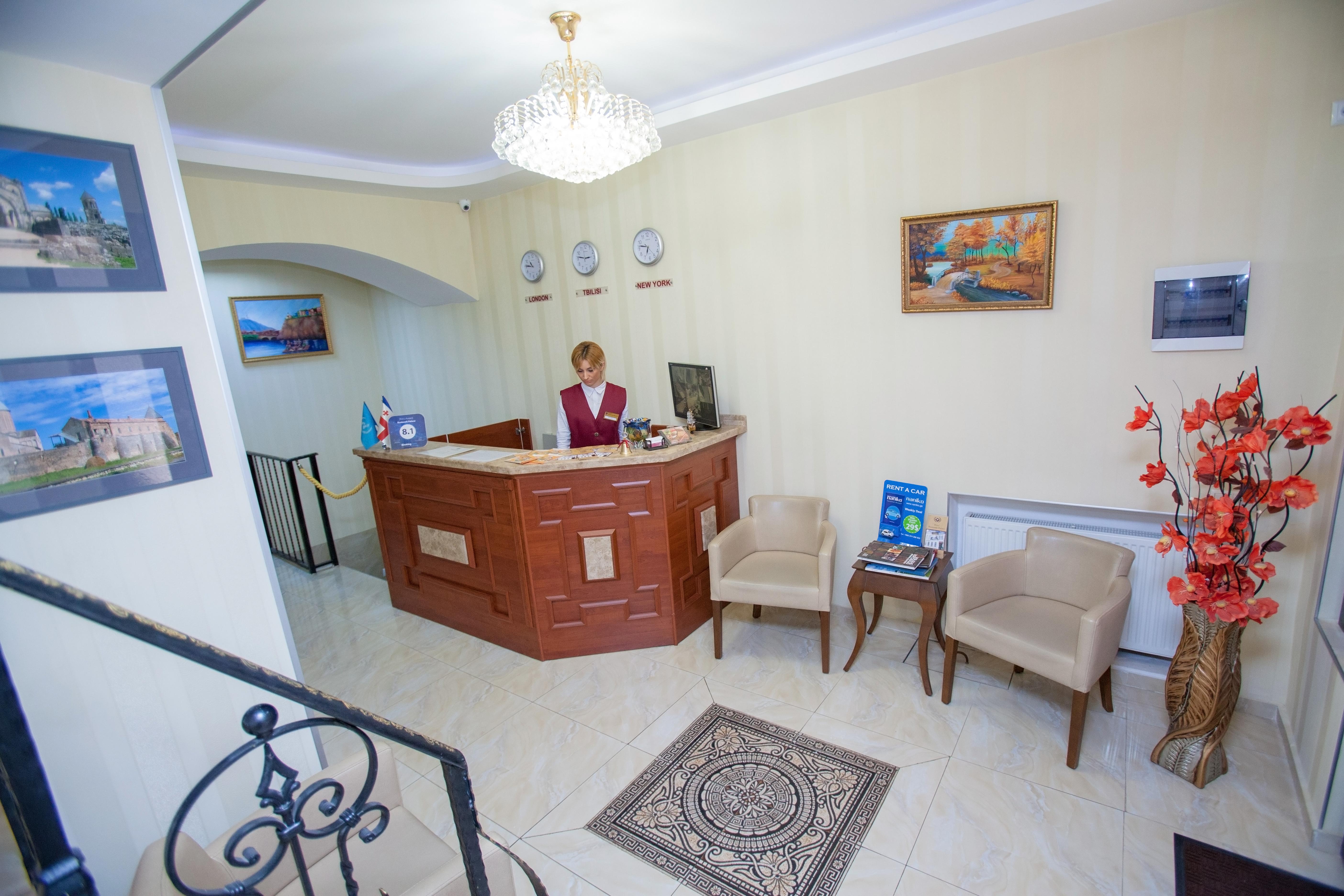 Rustaveli Palace Tbilisi Buitenkant foto
